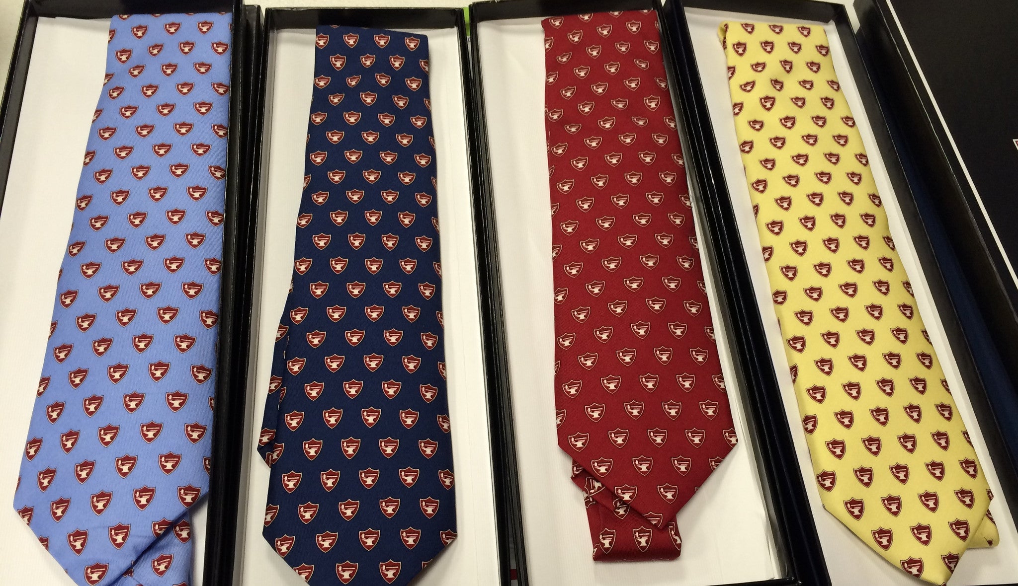 Vineyard Vines Shield Tie